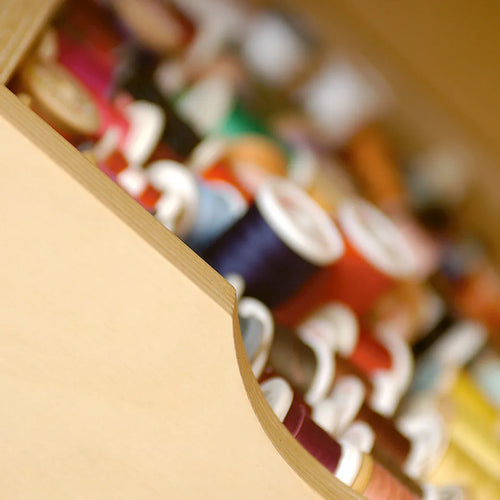 Sjöbergs Skåp 1, glas/björkdörrar, textilslöjd