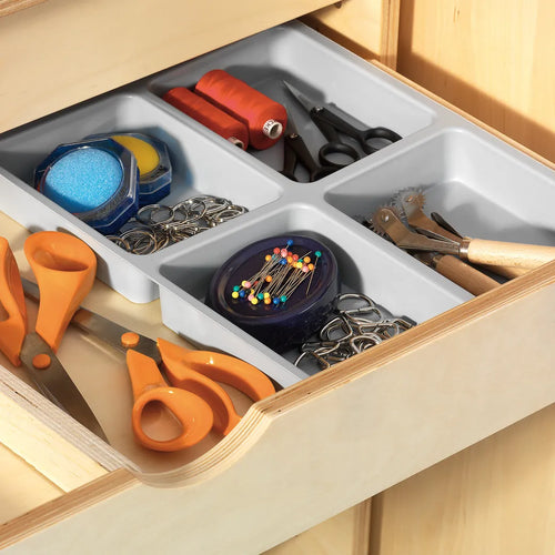 Sjöbergs Skåp 1, glas/björkdörrar, textilslöjd